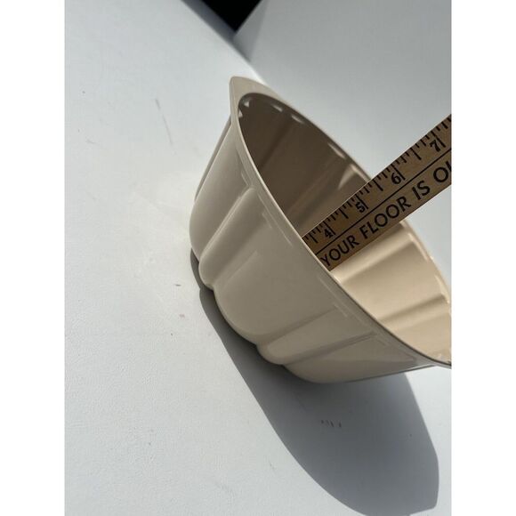 Vintage Anchor Ovenware 3 1/2‎ qt. Fluted Cake Pan MicroWare Microwave & Oven - Picture 6 of 6